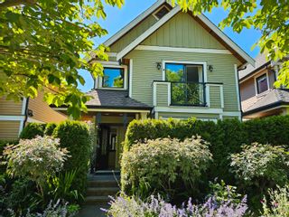 Main Photo: 877 RIDGEWAY Avenue in North Vancouver: Central Lonsdale Townhouse for sale : MLS®# R2785409
