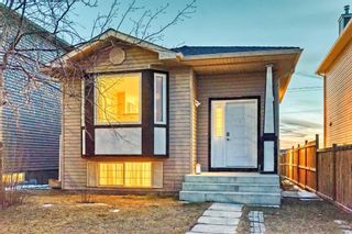 Photo 2: 97 Martinvalley Crescent NE in Calgary: Martindale Detached for sale : MLS®# A2124027