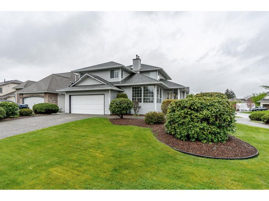 Main Photo: 6193 185A Street in Surrey: Cloverdale BC House for sale in "EAGLECREST" (Cloverdale)  : MLS®# R2388424