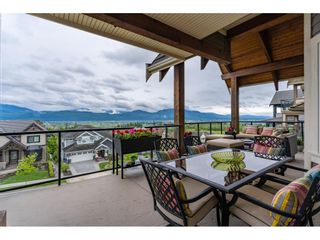 Photo 2: 2647 EAGLE MOUNTAIN Drive in Abbotsford: Abbotsford East House for sale in "Eagle Mountain" : MLS®# R2371238