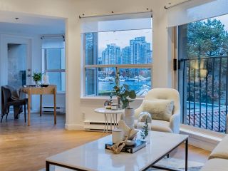 Photo 2: 306 525 WHEELHOUSE Square in Vancouver: False Creek Condo for sale in "Henley Court" (Vancouver West)  : MLS®# R2740085
