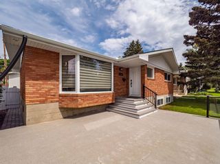 Photo 3: 2744 48 Avenue NW in Calgary: Charleswood Detached for sale : MLS®# A2119689