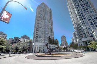 Photo 2: 1602 1201 MARINASIDE Crescent in Vancouver: Yaletown Condo for sale (Vancouver West)  : MLS®# R2401995