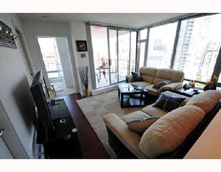 Photo 9: 2405 1255 SEYMOUR Street in Vancouver: False Creek Condo for sale in "ELAN" (Vancouver West)  : MLS®# V707197