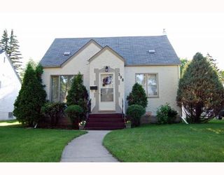 Photo 1: 398 MOORGATE Street in WINNIPEG: St James Residential for sale (West Winnipeg)  : MLS®# 2912558