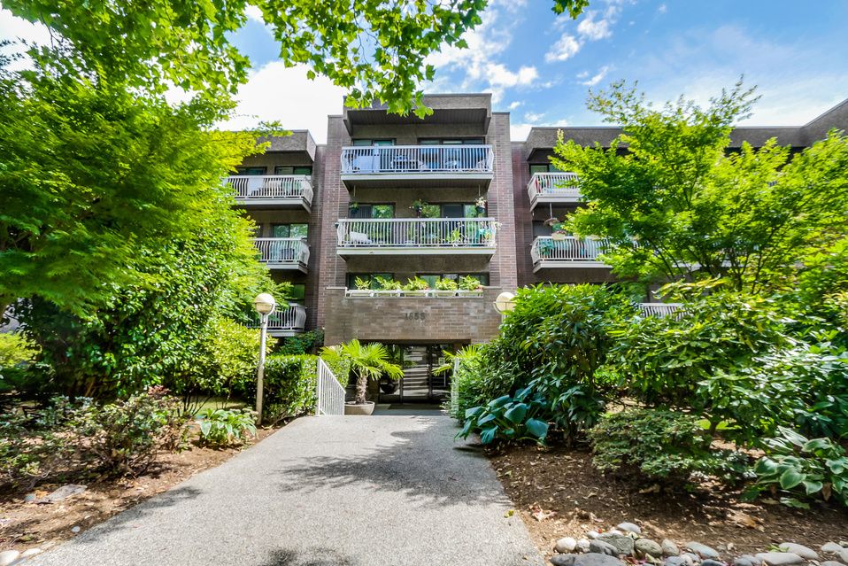 Main Photo: 419 1655 NELSON Street in Vancouver: West End VW Condo for sale in "Hempstead Manor" (Vancouver West)  : MLS®# V1135578