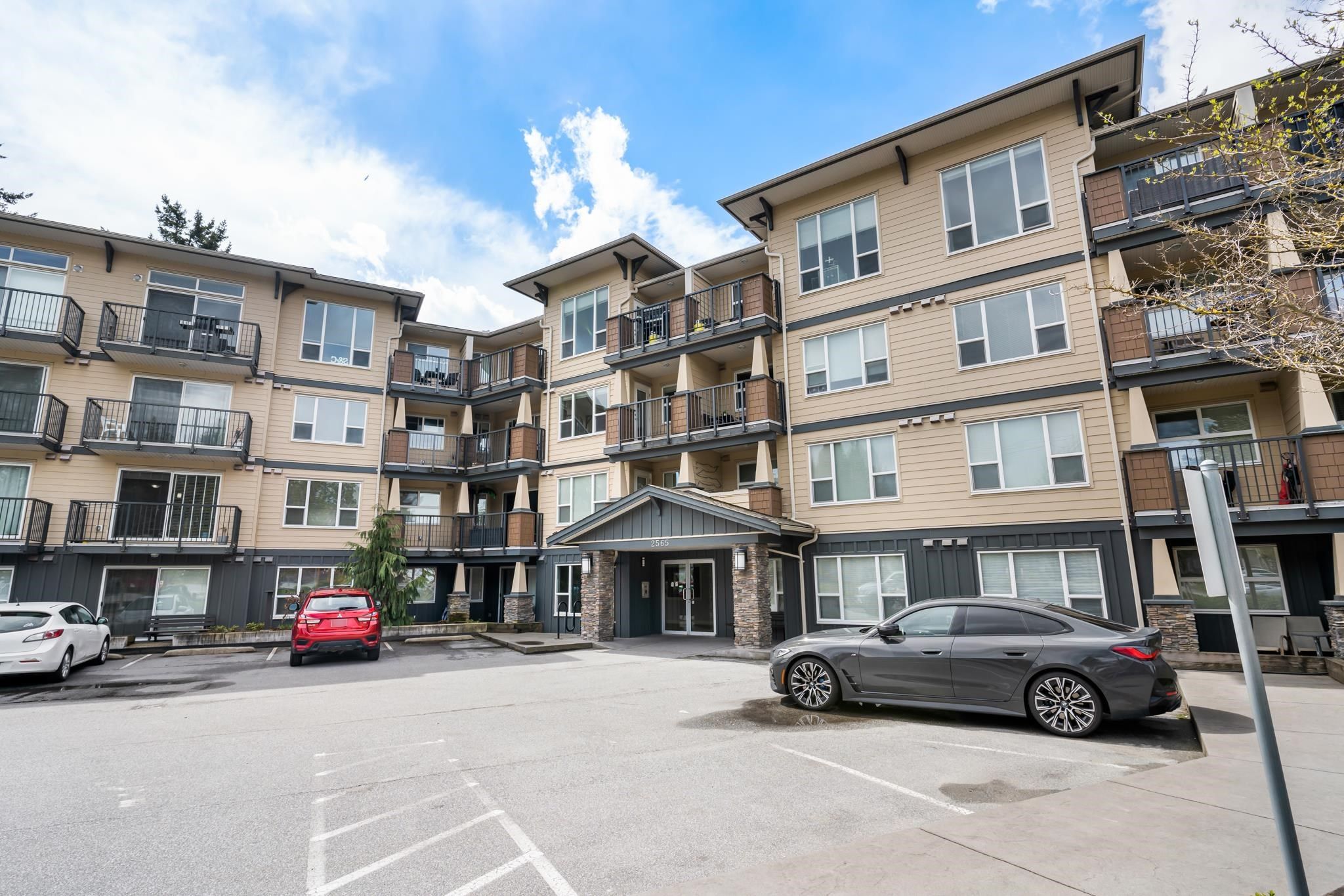 Main Photo: 303 2565 CAMPBELL Avenue in Abbotsford: Central Abbotsford Condo for sale in "Abacus Uptown" : MLS®# R2834885