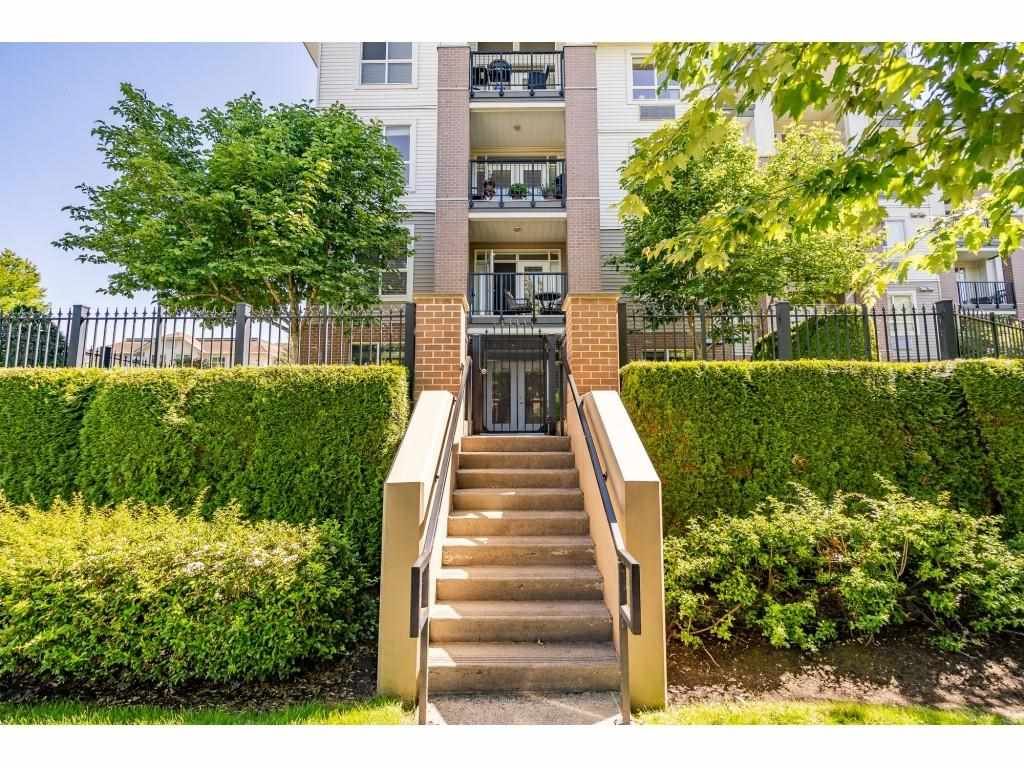 Main Photo: 118 5430 201ST Street in Langley: Langley City Condo for sale in "THE SONNET" : MLS®# R2586226