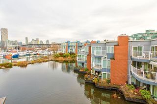 Photo 15: 1587 MARINER Walk in Vancouver: False Creek Townhouse for sale in "The Lagoons" (Vancouver West)  : MLS®# R2750936