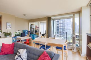 Photo 4: 1606 583 BEACH Crescent in Vancouver: Yaletown Condo for sale in "TWO PARK WEST" (Vancouver West)  : MLS®# R2783089