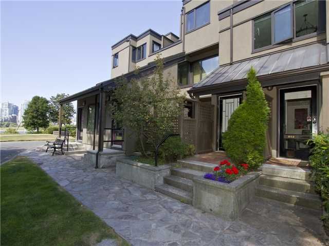Main Photo: 852 GREENCHAIN in Vancouver: False Creek Townhouse for sale in "HEATHER POINT" (Vancouver West)  : MLS®# V1019589