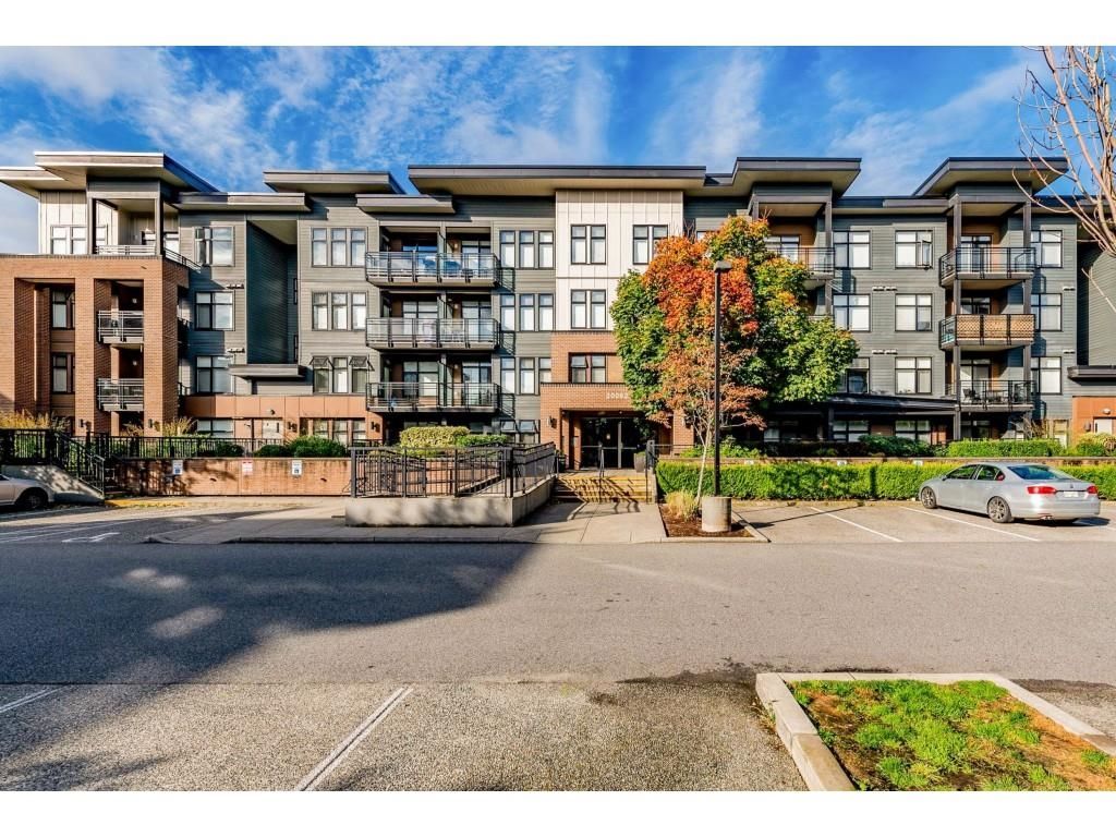 Main Photo: 407 20062 FRASER Highway in Langley: Langley City Condo for sale in "Varsity" : MLS®# R2640181