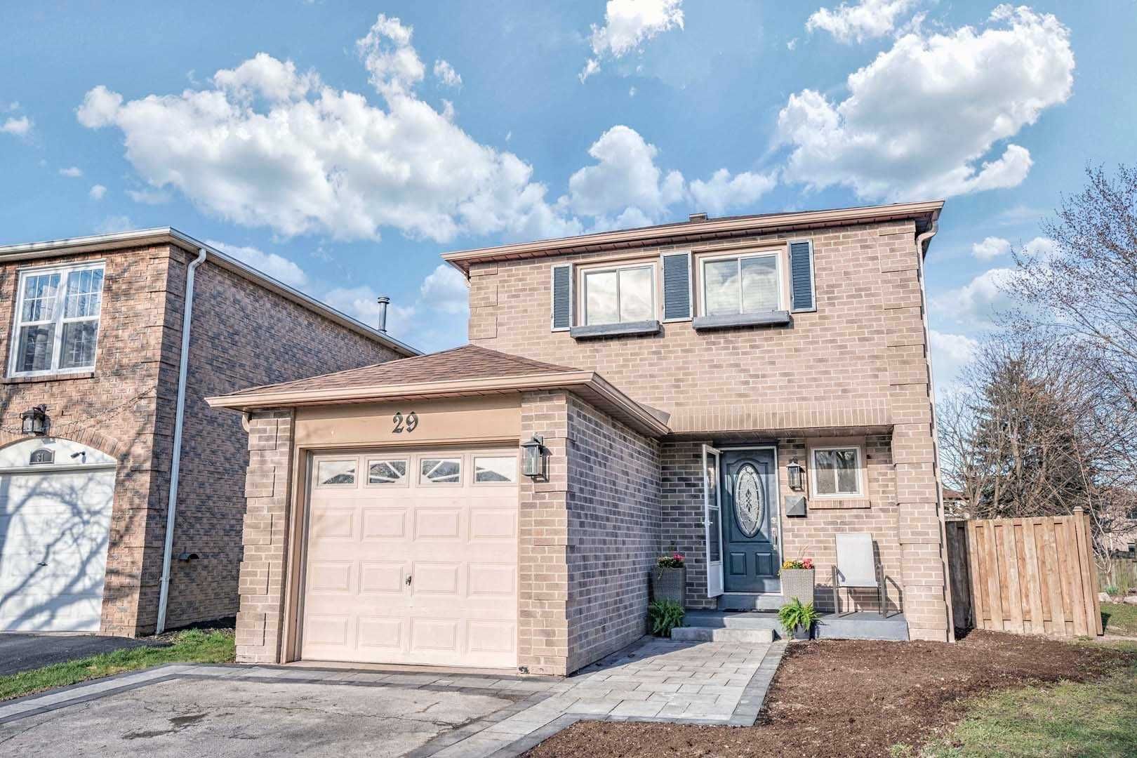 Main Photo: 29 Barrett Crescent in Ajax: Central West House (2-Storey) for sale : MLS®# E5601561