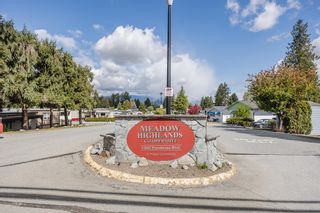 Photo 3: 62 11901 PINYON Drive in Pitt Meadows: Central Meadows Manufactured Home for sale in "Meadow Highlands" : MLS®# R2871561