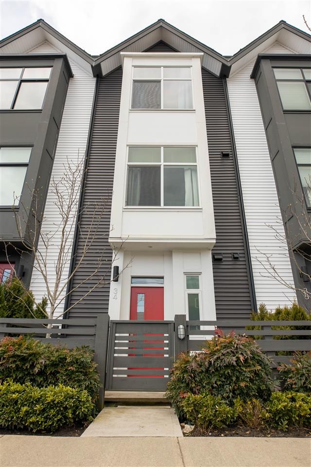 Main Photo: 34 17555 57A Avenue in Surrey: Cloverdale BC Townhouse for sale in "Hawthorne" (Cloverdale)  : MLS®# R2553792