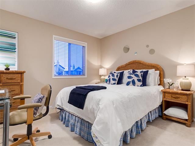 Photo 26: Photos: 68 SIERRA MORENA Green SW in Calgary: Signal Hill House for sale : MLS®# C4095788