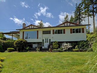 Photo 1: 982 Glenview Pl in VICTORIA: La Glen Lake House for sale (Langford)  : MLS®# 814984