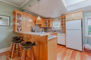 Photo 12: 108 OAKLAND Street in New Westminster: Queens Park House for sale : MLS®# R2735957