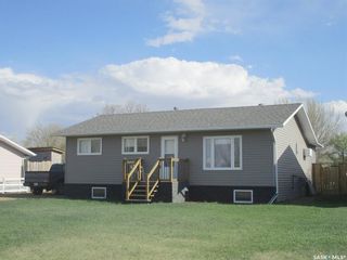 Photo 1: 4 2nd Street East in Willow Bunch: Residential for sale : MLS®# SK937343