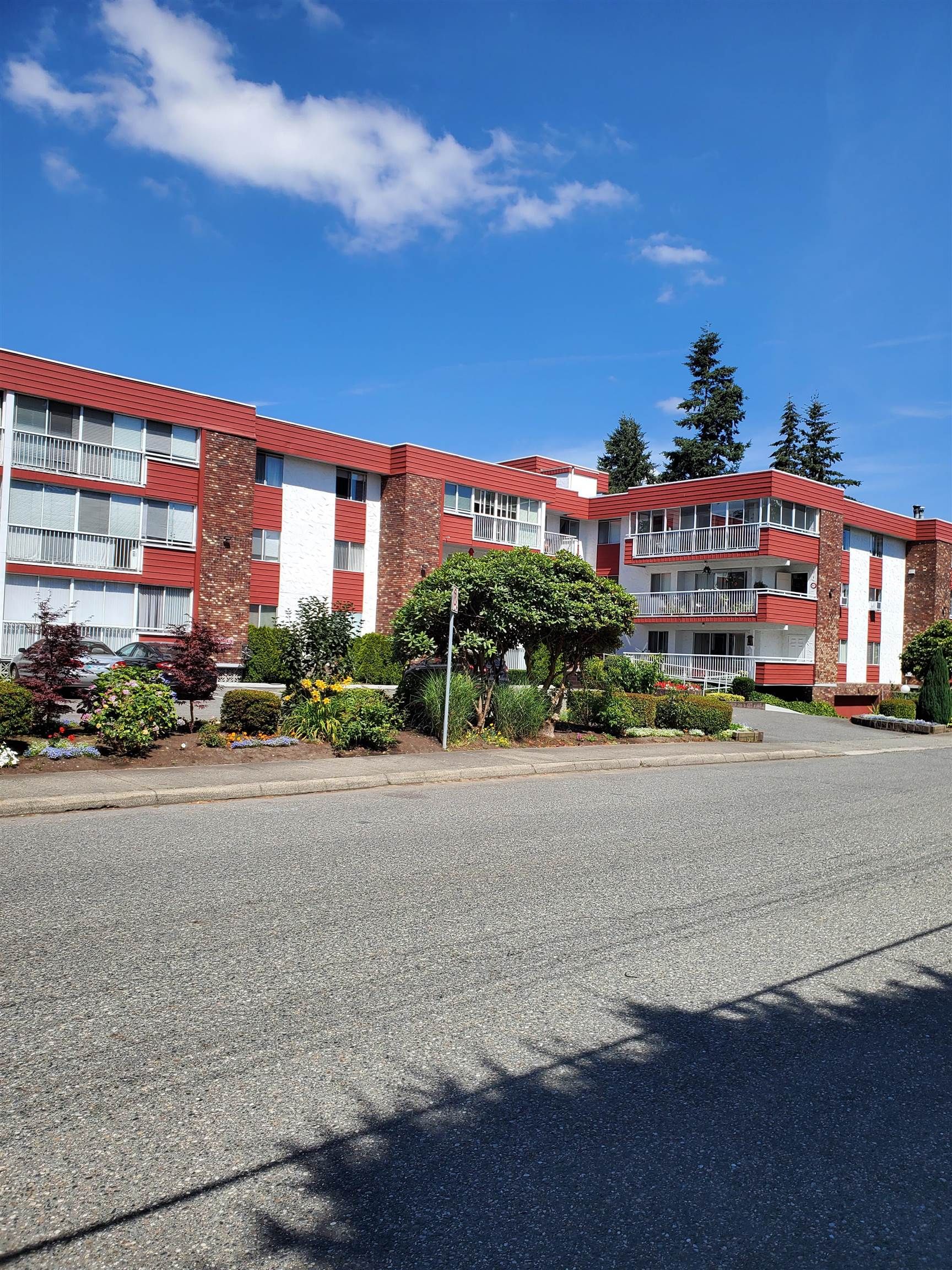 Main Photo: 305 32025 TIMS Avenue in Abbotsford: Abbotsford West Condo for sale : MLS®# R2713704