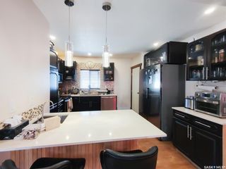 Photo 6: 240 N Avenue North in Saskatoon: Westmount Residential for sale : MLS®# SK944758