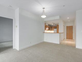 Photo 7: 301 6198 ASH Street in Vancouver: Oakridge VW Condo for sale in "THE GROVE" (Vancouver West)  : MLS®# R2332430