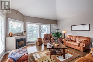 Photo 3: 2285 Lillooet Crescent, in Kelowna: House for sale : MLS®# 10287199