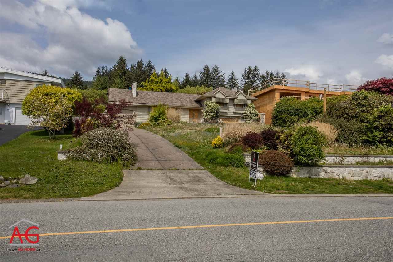 Main Photo: 1765 QUEENS Avenue in West Vancouver: Queens House for sale : MLS®# R2154257