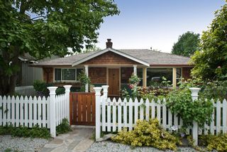 Photo 1: 2847 GORDON Avenue in Surrey: Crescent Bch Ocean Pk. House for sale (South Surrey White Rock)  : MLS®# F1116073