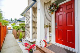 Photo 2: 3 18055 70 Avenue in Surrey: Cloverdale BC Townhouse for sale in "The Manors at Provinceton" (Cloverdale)  : MLS®# R2458242