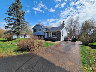 Photo 1: 11 Adelaide Street in Truro: 104-Truro / Bible Hill Residential for sale (Northern Region)  : MLS®# 202309044