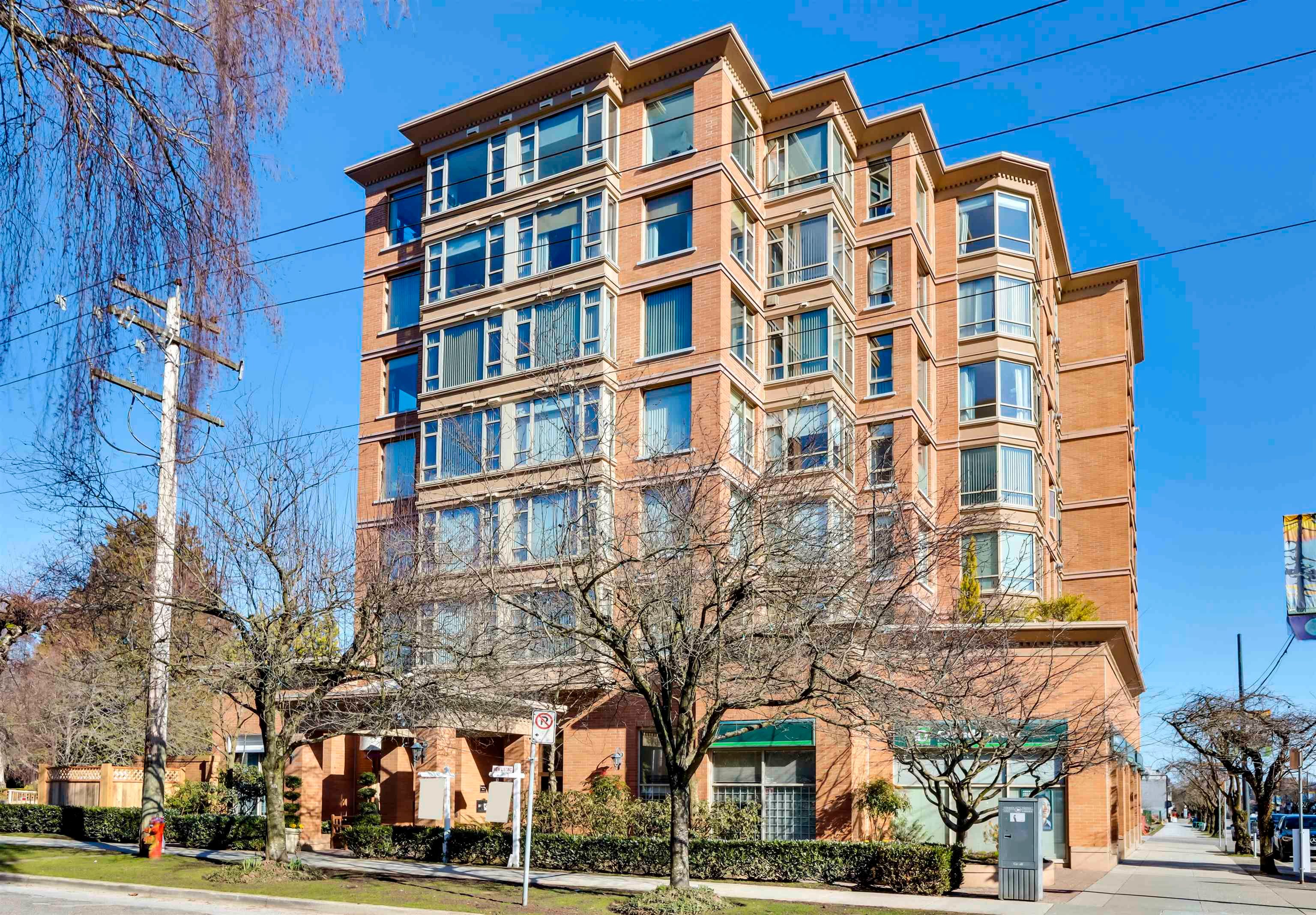 Main Photo: 601 2580 TOLMIE Street in Vancouver: Point Grey Condo for sale in "Point Grey Place" (Vancouver West)  : MLS®# R2656709