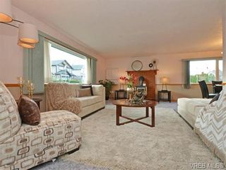 Photo 2: 1550 Pearl St in VICTORIA: Vi Hillside House for sale (Victoria)  : MLS®# 746344