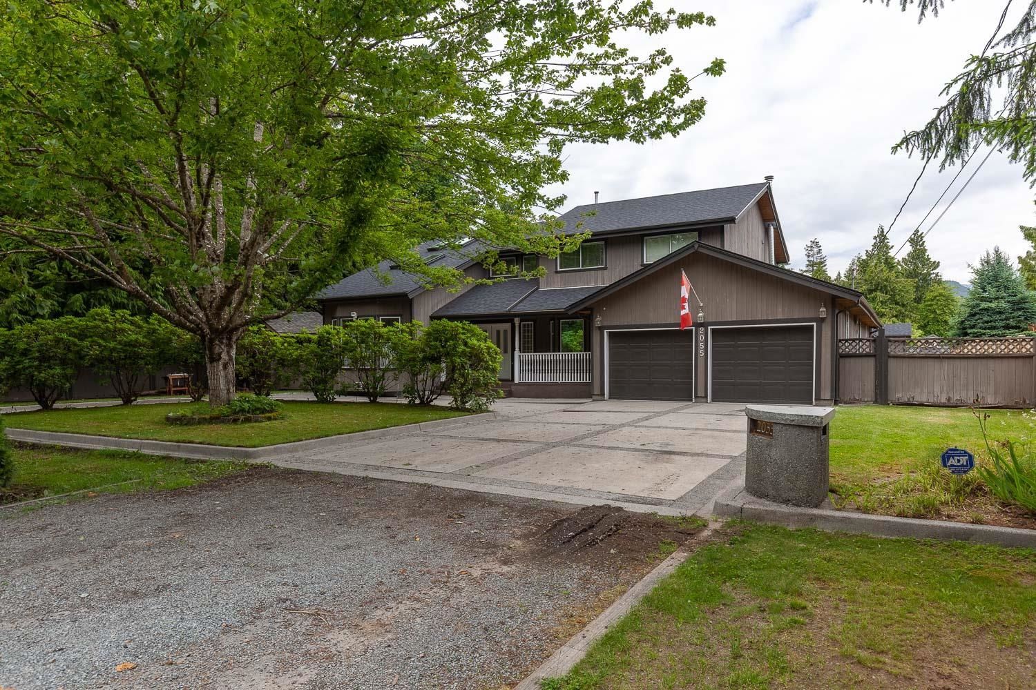 Main Photo: 2055 MAMQUAM Road in Squamish: Garibaldi Estates House for sale in "Garibaldi Estates" : MLS®# R2735070