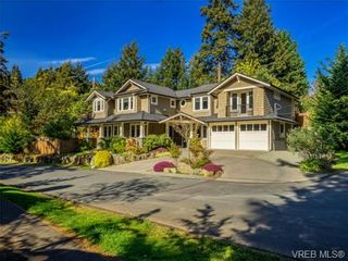 Photo 2: 898 Lakeside Pl in VICTORIA: La Florence Lake House for sale (Langford)  : MLS®# 727364