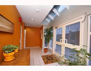 Photo 2: 102 1707 YEW Street in Vancouver: Kitsilano Condo for sale (Vancouver West)  : MLS®# V676246