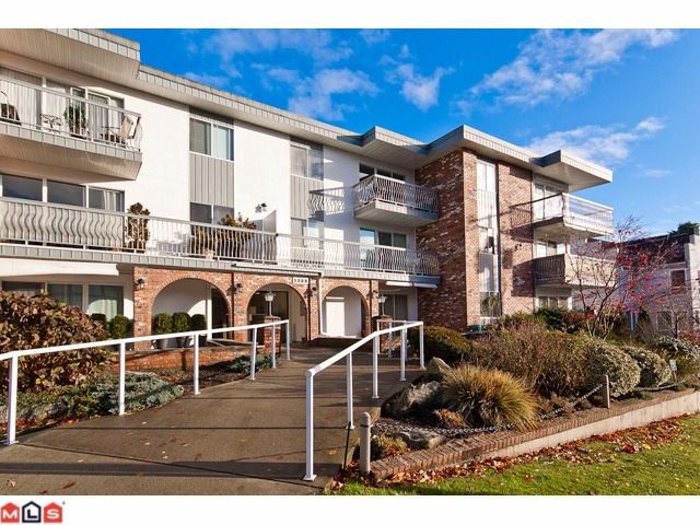 Main Photo: 309 1520 BLACKWOOD Street: White Rock Condo for sale in "Blue Surf" (South Surrey White Rock)  : MLS®# F1128093