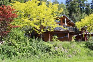 Photo 2: 7633 Squilax Anglemont Road: Anglemont House for sale (North Shuswap)  : MLS®# 10233439