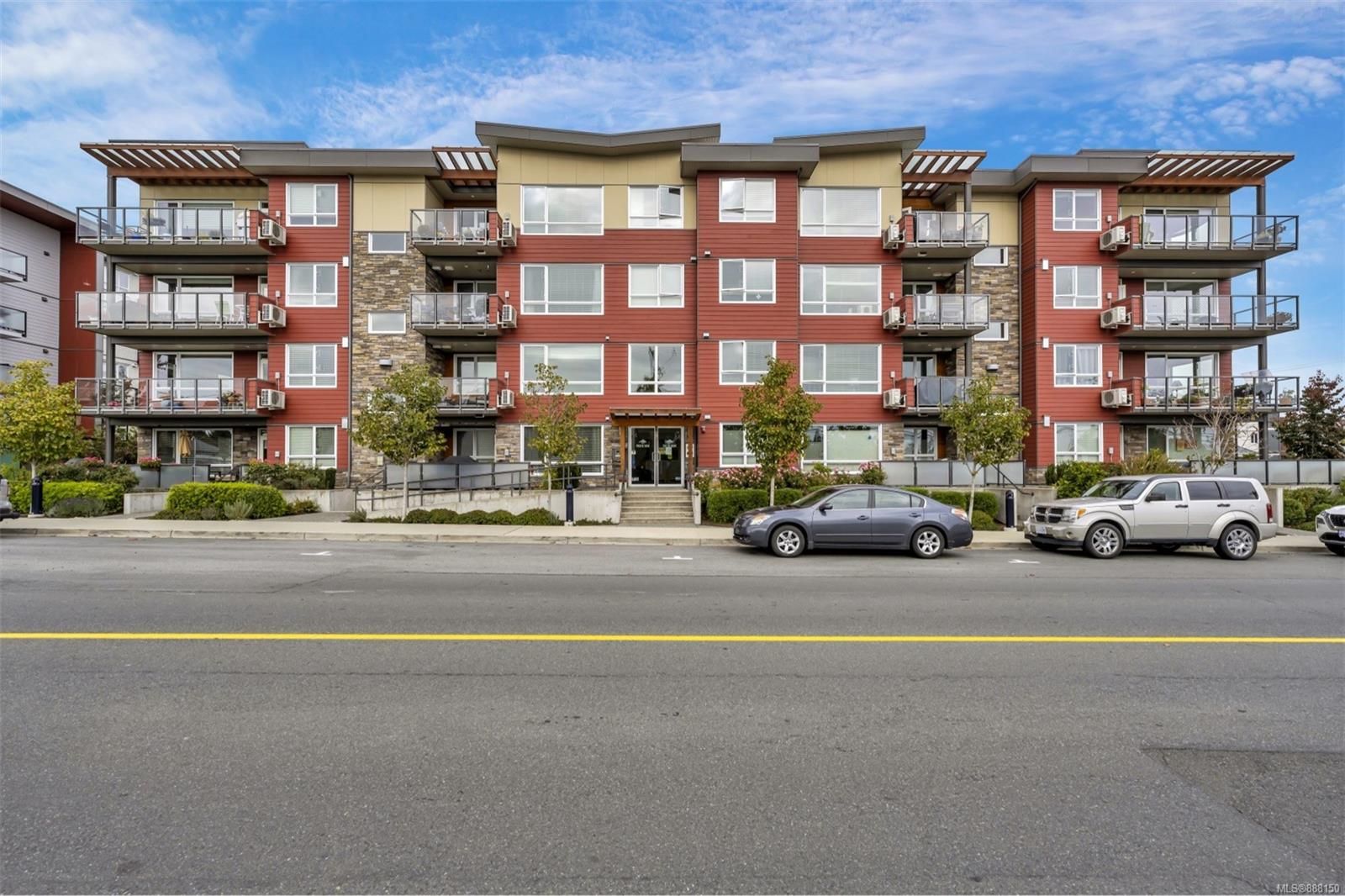 Main Photo: 302 300 Belmont Rd in Colwood: Co Colwood Corners Condo for sale : MLS®# 888150