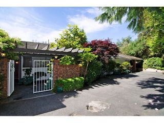 Photo 2: 91 BONNYMUIR Drive in West Vancouver: Glenmore House for sale : MLS®# V1127395