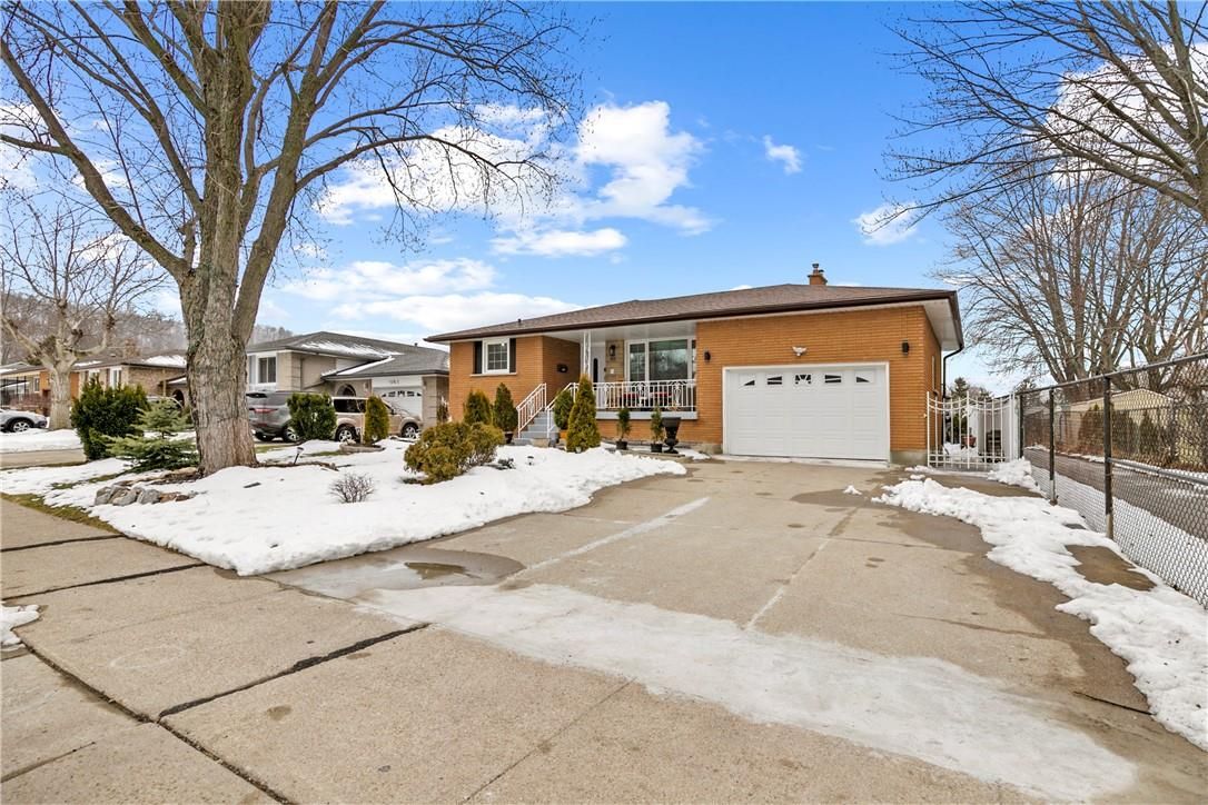 Main Photo: 65 Stoney Brook Drive in Stoney Creek: House for sale : MLS®# H4157715
