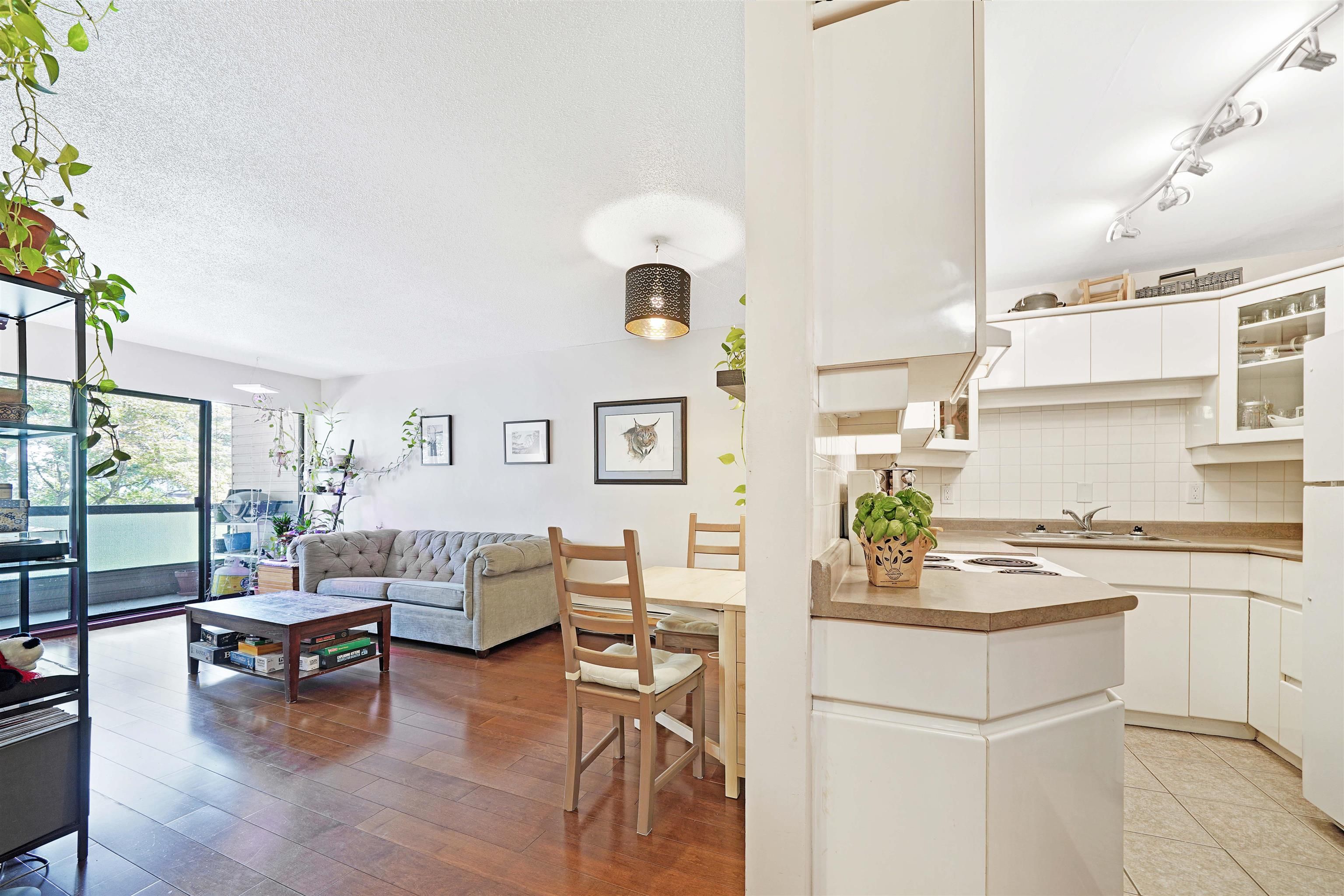 Main Photo: 201 2190 W 7TH Avenue in Vancouver: Kitsilano Condo for sale in "SUNSET WEST" (Vancouver West)  : MLS®# R2823814
