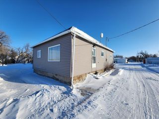 Photo 2: 19 RAILWAY Avenue in Brunkild: RM of MacDonald Residential for sale (R08)  : MLS®# 202228479
