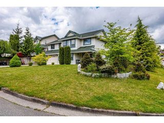 Photo 3: 33563 KNIGHT Avenue in Mission: Mission BC House for sale in "HILLSIDE" : MLS®# R2601881