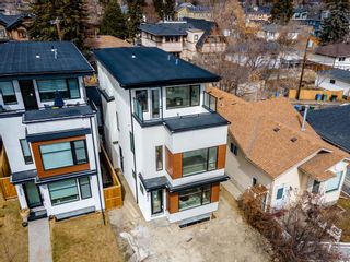 Main Photo: 2830 Parkdale Boulevard NW in Calgary: Parkdale Detached for sale : MLS®# A2038396