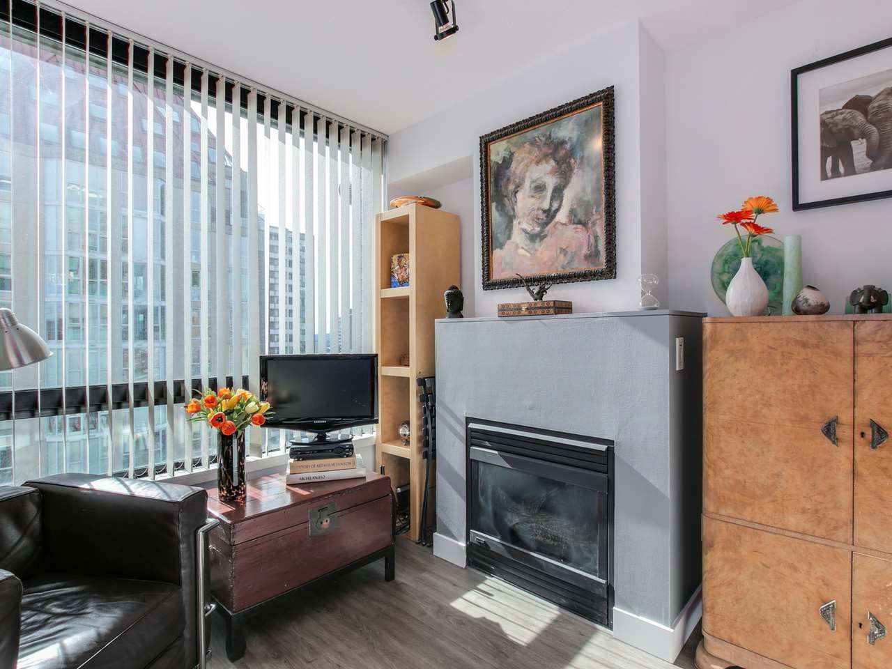 Photo 5: Photos: 1305 1003 BURNABY Street in Vancouver: West End VW Condo for sale in "MILANO" (Vancouver West)  : MLS®# R2048234