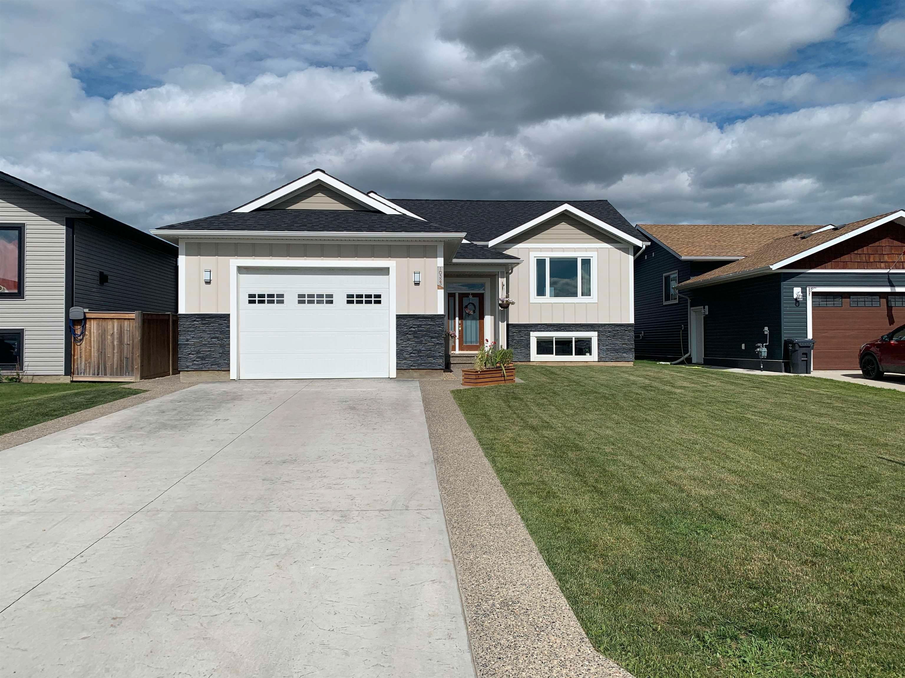 Main Photo: 10323 97 Street: Taylor House for sale (Fort St. John)  : MLS®# R2710439