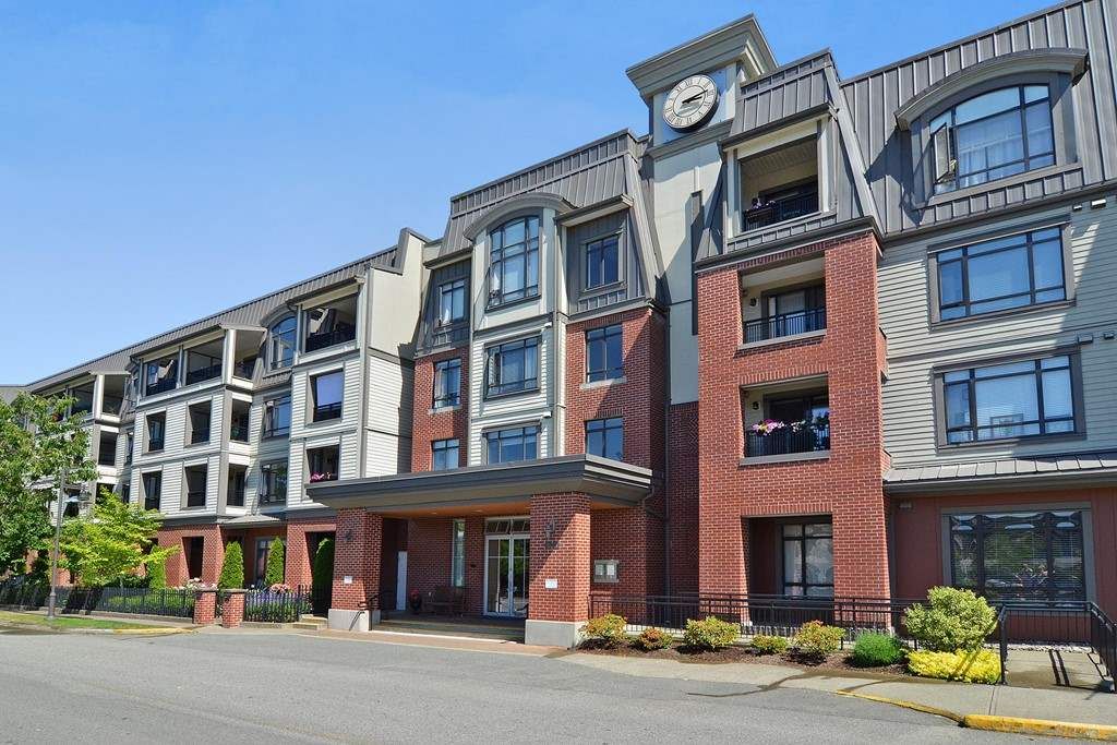 Main Photo: 309 8880 202 Street in Langley: Walnut Grove Condo for sale in "The Residence" : MLS®# R2247725