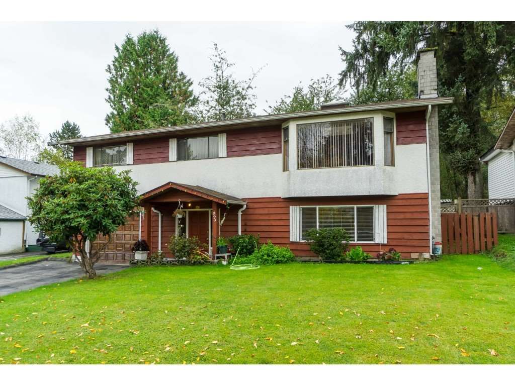 Main Photo: 9159 APPLEHILL Crescent in Surrey: Queen Mary Park Surrey House for sale : MLS®# R2407744
