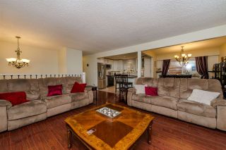 Photo 3: 2661 MACBETH Crescent in Abbotsford: Abbotsford East House for sale in "McMillan" : MLS®# R2213600